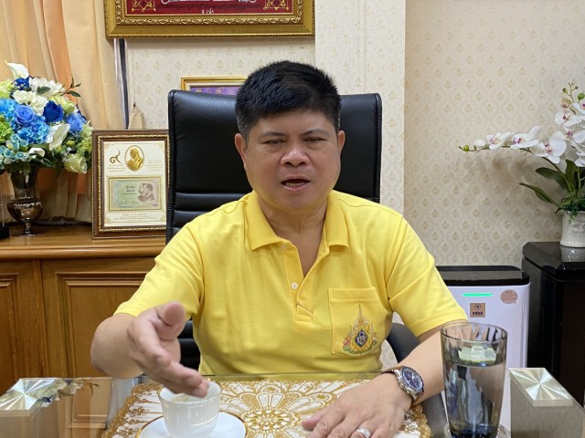 "แรมโบ้"เย้ย"ธนาธร"ใจมด เคลื่อนไหวอยู่หลังกระโปรงเด็ก