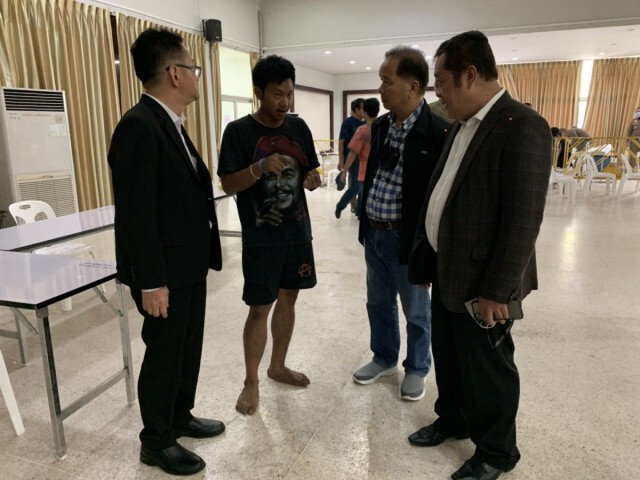 พรรคเพื่อไทย เข้าเยี่ยม "ไผ่ ดาวดิน" และพวก ก่อนนำตัวส่งศาลอาญา