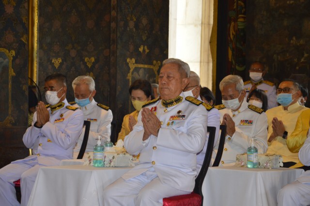 'ประธานองคมนตรี'ทอดผ้าป่าสมทบทุนพระสงฆ์ไทย