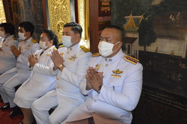 'ประธานองคมนตรี'ทอดผ้าป่าสมทบทุนพระสงฆ์ไทย