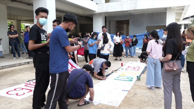 คณะราษฎรขอนแก่นจัดเวทีคู่ขนานยันข้อเรียกร้อง 3 ข้อ