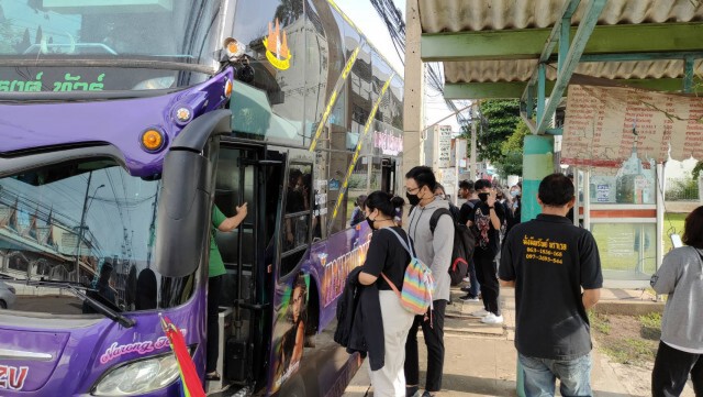 เยาวชนโคราชหยุดเรียนแบกเป้ไปร่วมชุมนุมที่กรุงเทพ