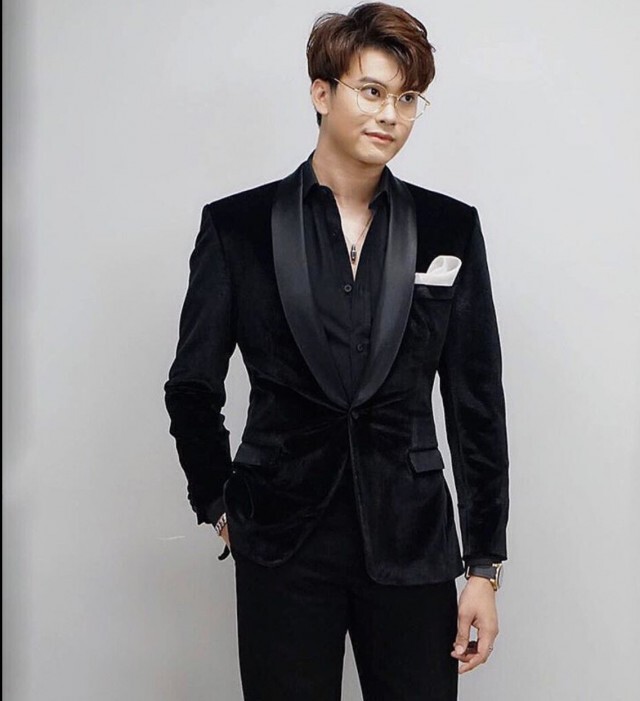 "นนท์ ธนนท์"ประสบอุบัติเหตุกระดูกนิ้วโป้งซ้ายหัก-เอ็นเข่าฉีก