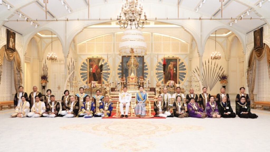 ม.ราชภัฎทั่วประเทศ ทูลเกล้าฯ ถวายชุดครุย และปริญญาดุษฎีกิติมศักดิ์ สมเด็จพระนางเจ้าฯ พระบรมราชินี