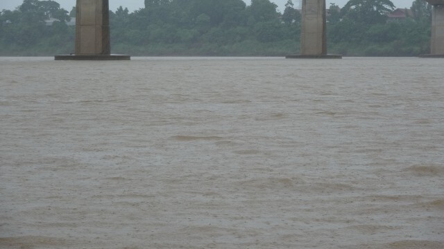 ฝนตกต่อเนื่องเกิดคลื่นลมแรงชาวบ้านงดออกเรือหาปลา