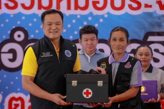 "อนุทิน"มอบนโยบายหมอประจำตัว3คนเพื่อทุกครอบครัว