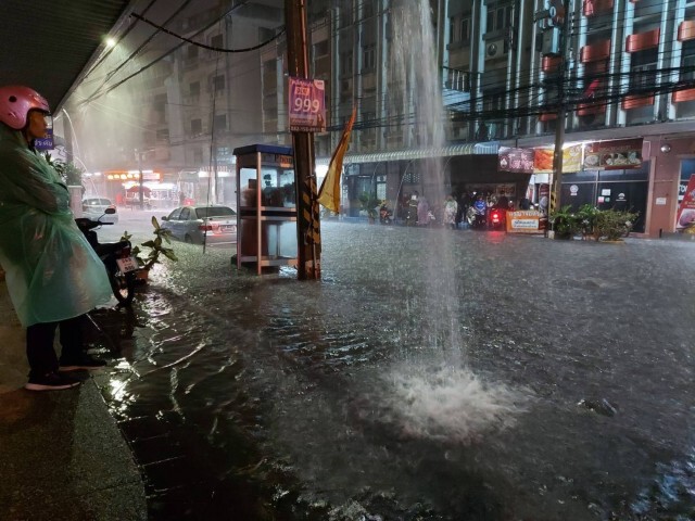 เมืองโคราชจมบาดาล หลังเกิดฝนตกหนักนับชั่วโมง