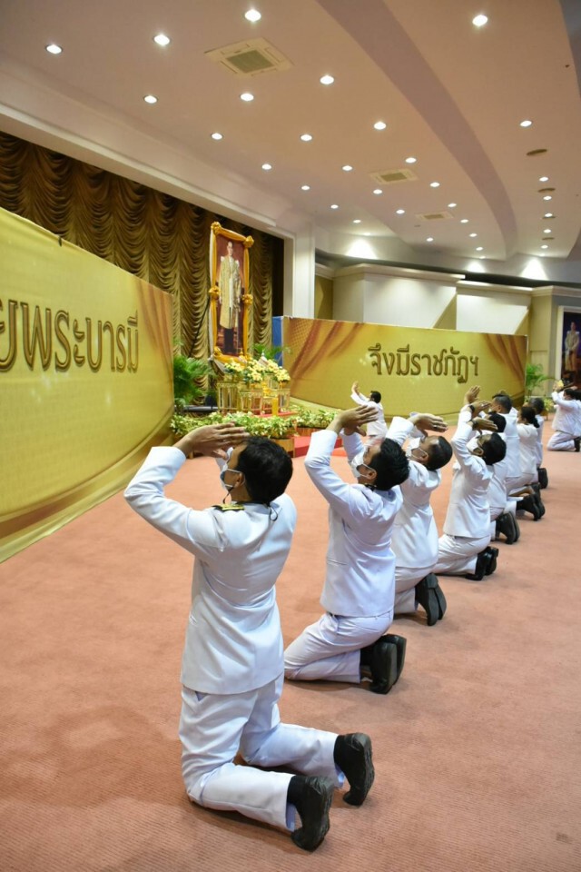 ม.ราชภัฏสุราษฎร์ธานีจัดพิธีน้อมรำลึกในหลวง ร.๙ ยิ่งใหญ่