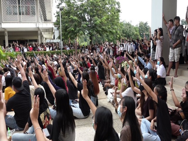 มข.จัดเวทีคู่ขนานตามสถานการณ์การชุมนุมราชประสงค์