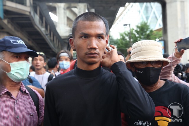 "ไมค์" ประกาศยึดราชประสงค์ หลังฝ่าวงล้อมเจ้าหน้าที่