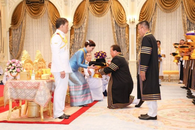 ม.ราชภัฎทั่วประเทศ ทูลเกล้าฯ ถวายชุดครุย และปริญญาดุษฎีกิติมศักดิ์ สมเด็จพระนางเจ้าฯ พระบรมราชินี