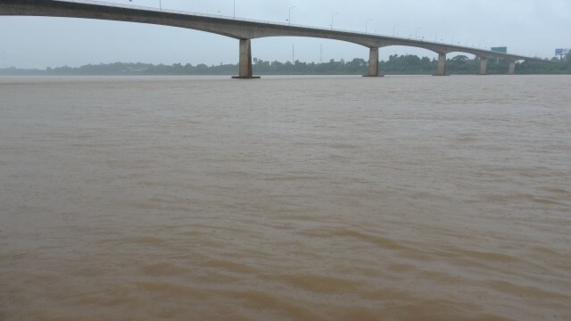 ฝนตกต่อเนื่องเกิดคลื่นลมแรงชาวบ้านงดออกเรือหาปลา