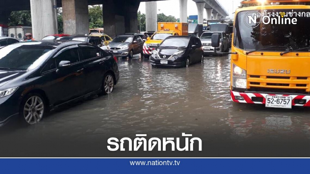 เพชรเกษม อ่วมน้ำท่วมมิดฟุตบาทรอการระบาย เพชรเกษม อ่วมน้ำท่วมมิดฟุตบาทรอการระบาย