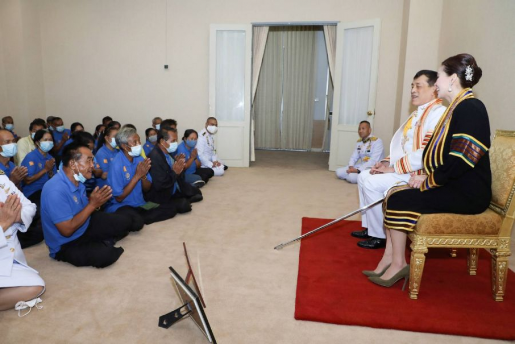 ในหลวง ทรงมีพระราชปฏิสันถาร "บ้านเมืองต้องการคนรักชาติ รักสถาบัน" ในหลวง ทรงมีพระราชปฏิสันถาร "บ้านเมืองต้องการคนรักชาติ รักสถาบัน"