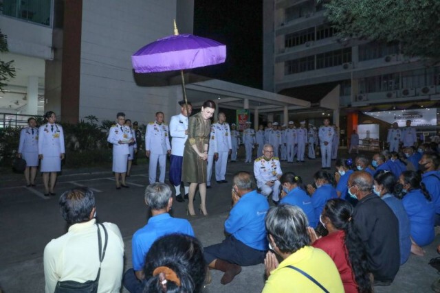 ‘ในหลวง-พระราชินี’ พระราชทานปริญญาบัตร ‘มรภ.สกลนคร-นครราชสีมา’
