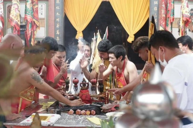 กินเจเมืองตรัง เตรียมรับองค์พระ 600 องค์คืนนี้