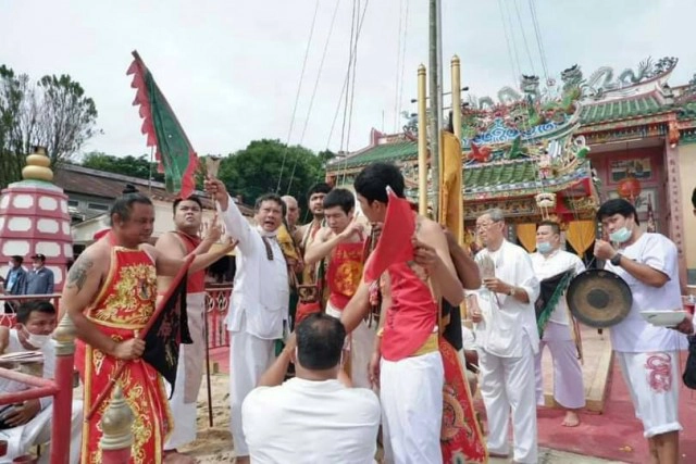 กินเจเมืองตรัง เตรียมรับองค์พระ 600 องค์คืนนี้