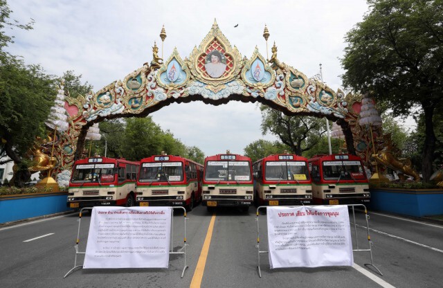 รองโฆษกพปชร.ขอเจ้าหน้าที่ฟันม็อบคณะราษฎร ขวางขบวนเสด็จ