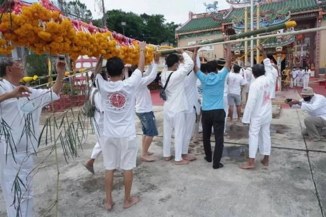 กินเจเมืองตรัง เตรียมรับองค์พระ 600 องค์คืนนี้