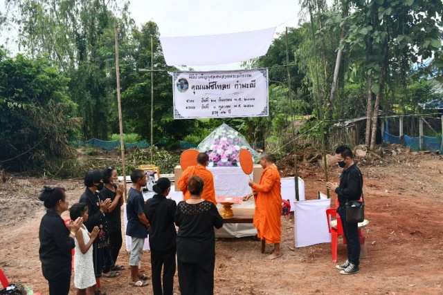 เผาหลอก"แม่ชีนอนโลงปฏิบัติธรรม