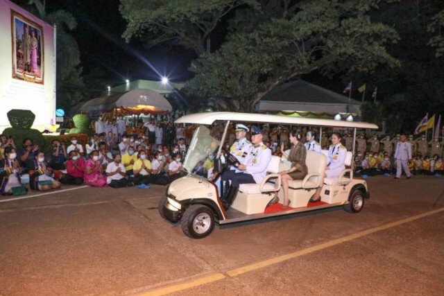 ‘ในหลวง-พระราชินี’ พระราชทานปริญญาบัตร ‘มรภ.สกลนคร-นครราชสีมา’