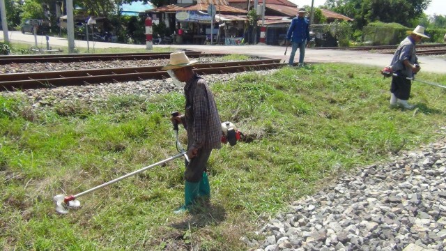 หวิดเกิดโศกนาฏกรรมซ้ำ กระบะตัดหน้ารถไฟเฉียดฉิวรอดหวุดหวิด