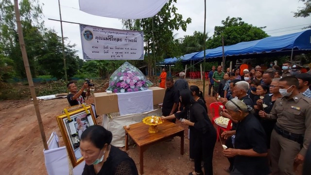 เผาหลอก"แม่ชีนอนโลงปฏิบัติธรรม