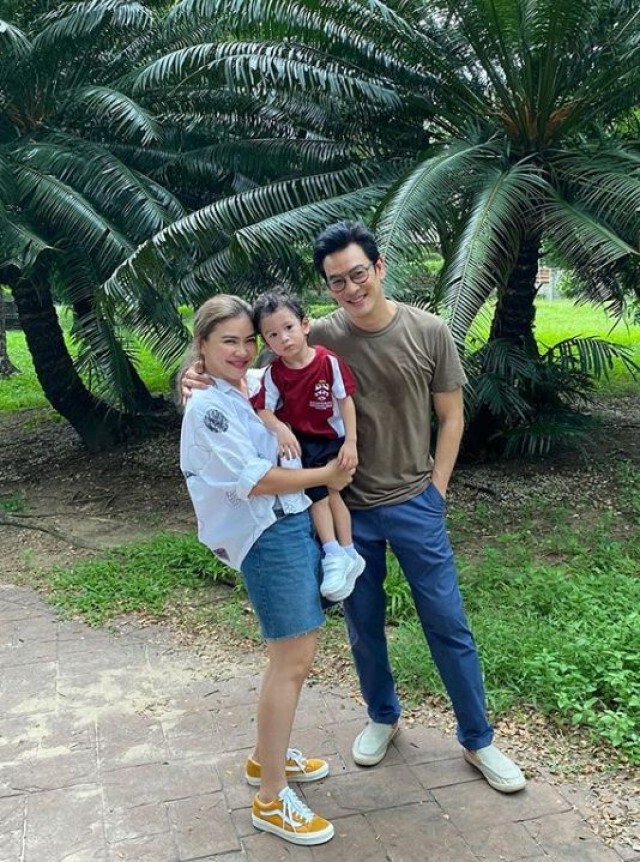 "แอน ภัททิรา" หวานใจชาคริต เปิดร้านขายเสื้อผ้าผลิตจากขาวม้า