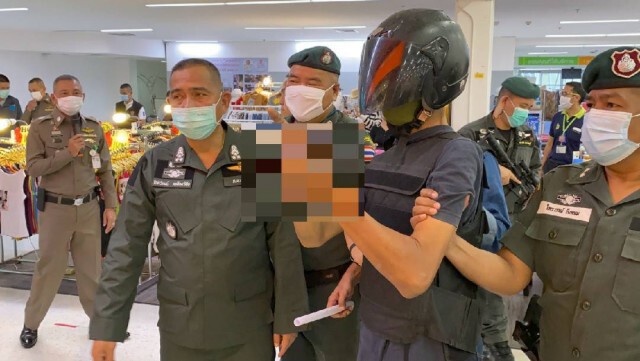 ตร.นำตัวคนร้ายชิงทองออโรร่าทำแผน สารภาพหาเงินใช้หนี้