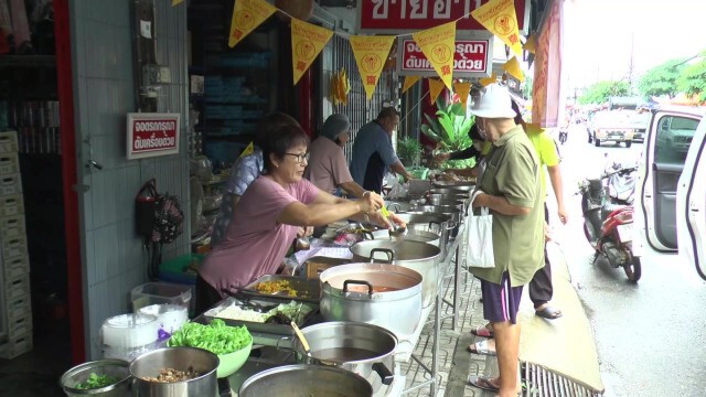 บรรยากาศเทศกาลถือศีลกินเจวันแรกคึกคัก อาหารเจยังไม่ปรับขึ้นราคาแม้ผักแพง