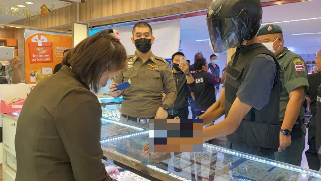 ตร.นำตัวคนร้ายชิงทองออโรร่าทำแผน สารภาพหาเงินใช้หนี้
