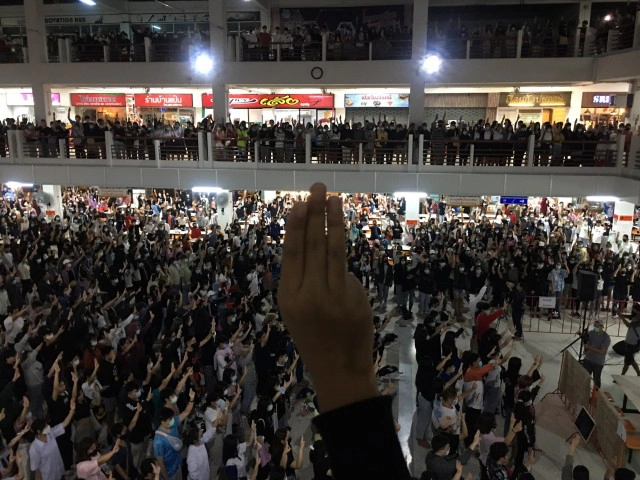 มข.จะไม่ทน! 4 เครือข่ายนักเรียน นักศึกษา ชุมนุมไล่เผด็จการ