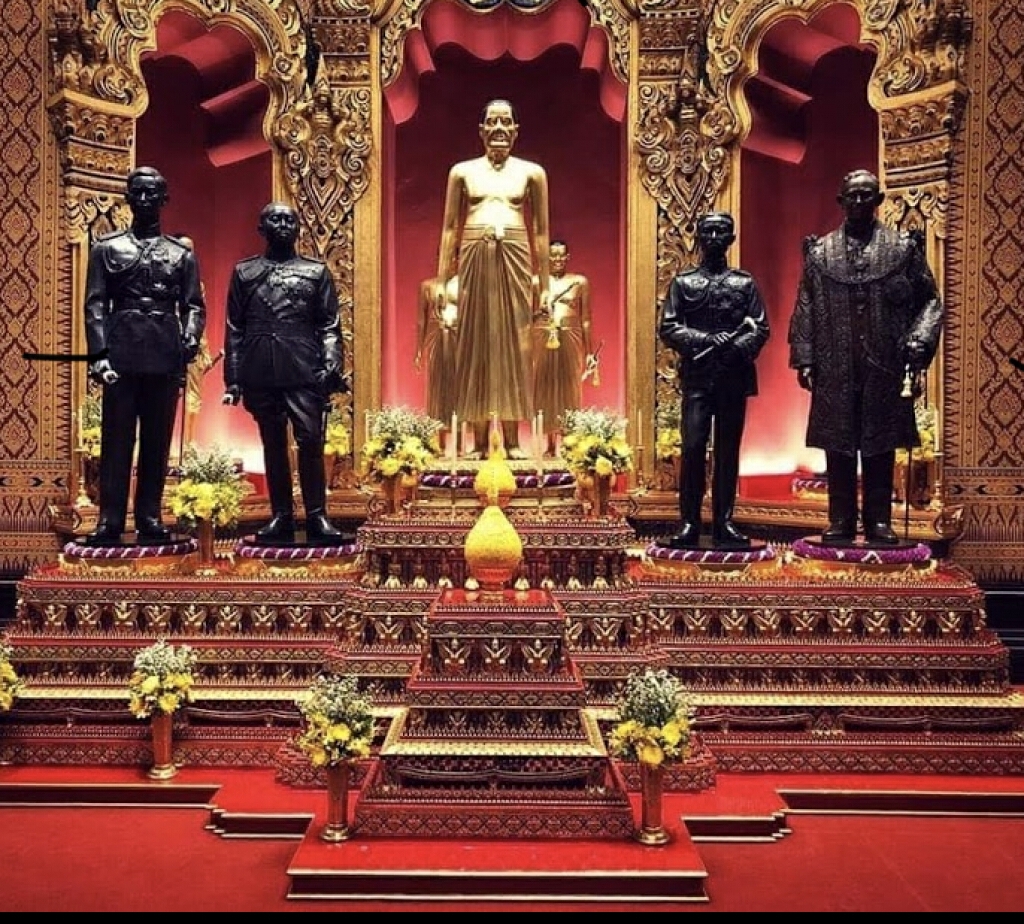 ในหลวง โปรดเกล้าฯ ให้ ปชช. กราบถวายบังคมพระบรมรูปสมเด็จพระบูรพมหากษัตริยาธิราช ในหลวง โปรดเกล้าฯ ให้ ปชช. กราบถวายบังคมพระบรมรูปสมเด็จพระบูรพมหากษัตริยาธิราช