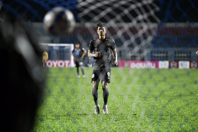 บุรีรัมย์พ่ายเกมดาร์บี้แมตช์อีสาน,-"โพลกิ้ง"ลาทรูฯปิดฉากโค้ช