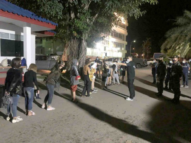 รวบ12คนไทยผวาโควิด-ลักลอบข้ามแดนจากเมียนมา