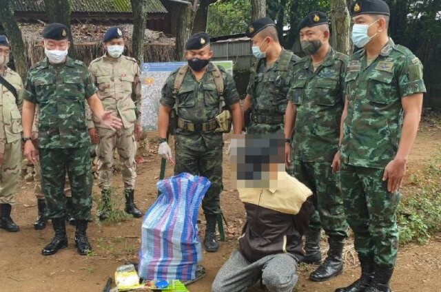 รวบหนุ่มเมียนมาขนยาข้ามแดน-ทหารเข้มชายแดน