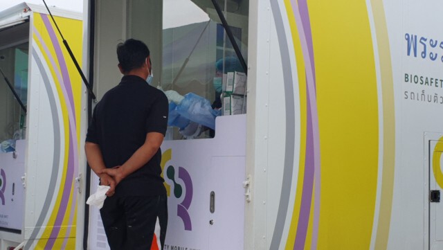 ปูพรมตรวจเชื้อ-ชุมชนกลุ่มเสี่ยงกลางเมืองแม่สอด