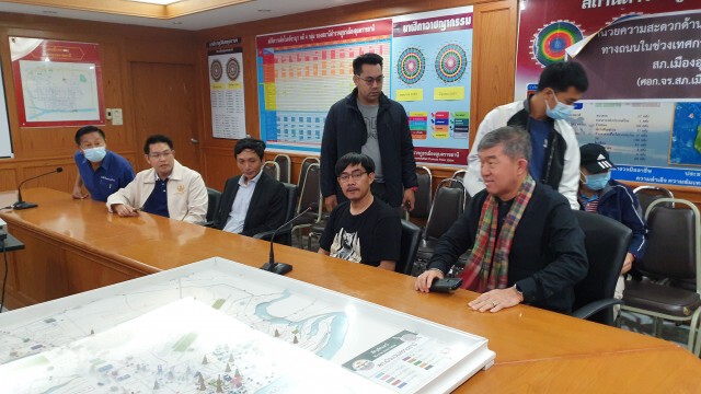 ตร.คุมตัวแกนนำอุบลฯ ปลดแอก มาดำเนินคดียุยงและ พรบ.คอมพิวเตอร์