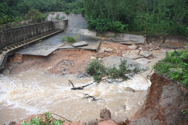 ตรวจสอบอ่างเก็บน้ำ หลังทรุดตัวทำน้ำท่วมบ้านเรือนประชาชน
