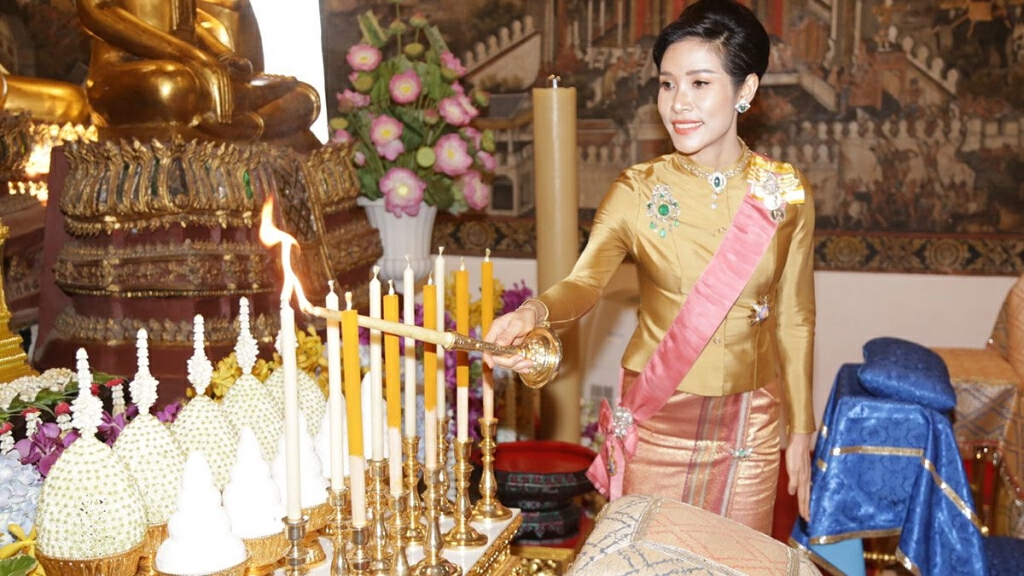 เจ้าคุณพระสินีนาฏ เป็นผู้แทนพระองค์ ถวายผ้าพระกฐิน วัดสุวรรณดาราราม