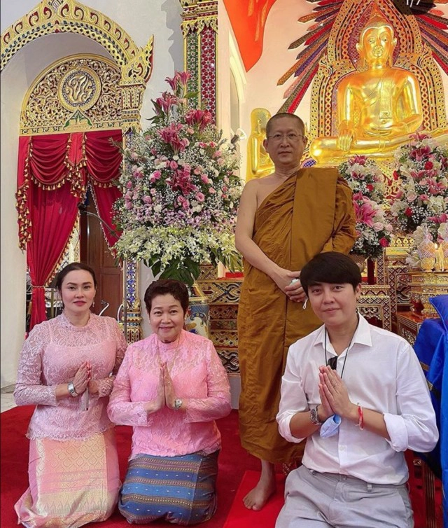 ส่องความงาม"คนบันเทิง"แต่งชุดไทยทำบุญทอดกฐิน