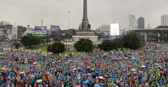 ศูนย์เฝ้าระวังฯ ตรวจพบสื่อโซเชียล เข้าข่ายผิด พ.ร.ก.ฉุกเฉิน กว่า 300,000 เรื่อง