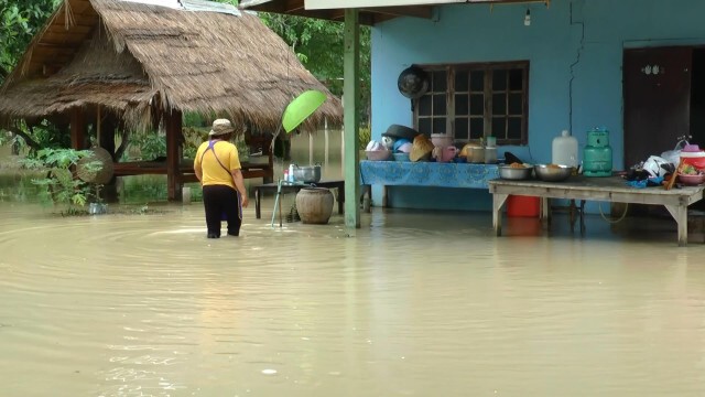 น้ำป่าทะลักท่วมหนักที่อุทัยธานี ขยายพื้นที่เป็นวงกว้าง