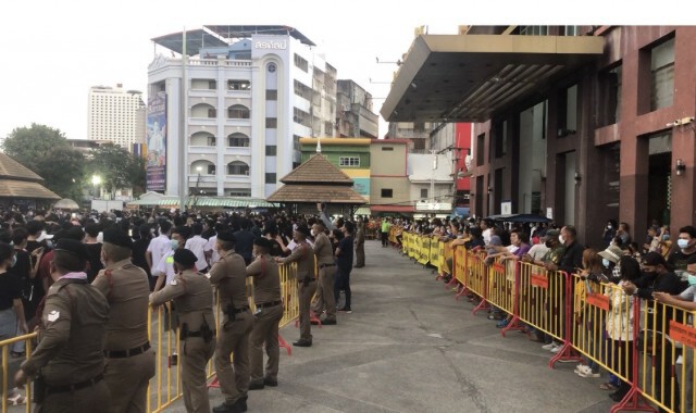กลุ่มนักเรียนหาดใหญ่ นัดรวมตัวเผชิญหน้ากลุ่มรักสถาบันฯ