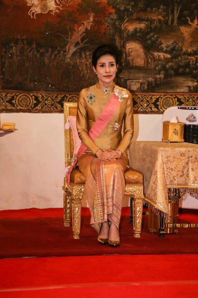 เจ้าคุณพระสินีนาฏ เป็นผู้แทนพระองค์ ถวายผ้าพระกฐิน วัดสุวรรณดาราราม