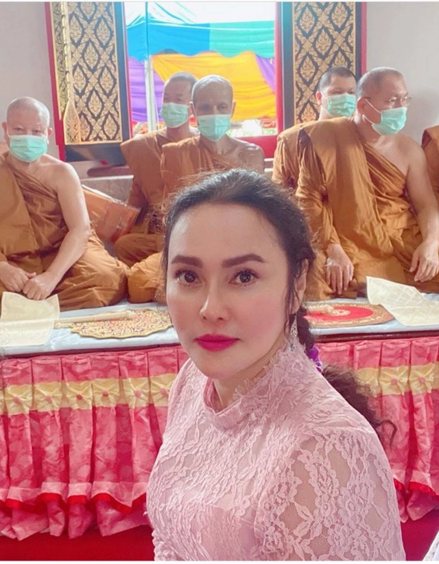 ส่องความงาม"คนบันเทิง"แต่งชุดไทยทำบุญทอดกฐิน