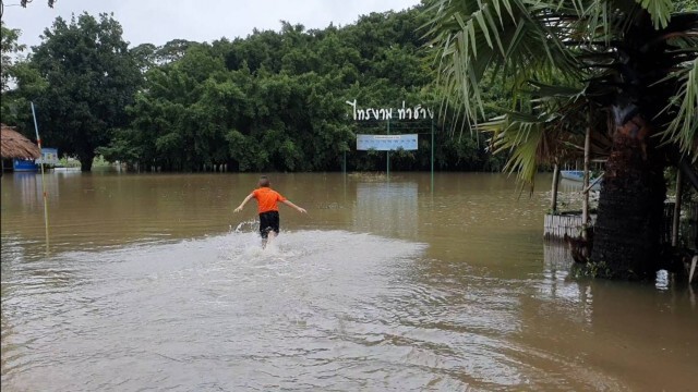 เขื่อนล้นน้ำมูลเอ่อไทรงามท่าช้างยังท่วม