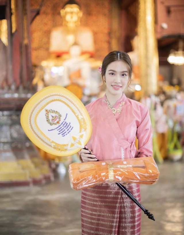 ส่องความงาม"คนบันเทิง"แต่งชุดไทยทำบุญทอดกฐิน