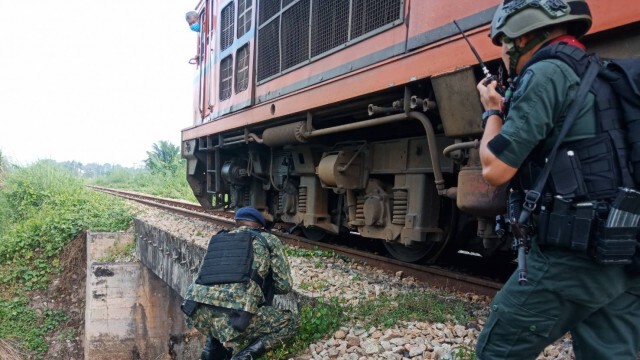 หญิงกระโดดให้รถไฟชน อาการสาหัส