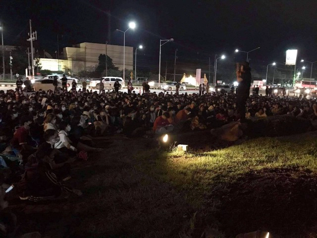 ผู้ชุมนุมจี้ ให้ มข.ออกแถลงการณ์ช่วย นศ. ถูกจับทางการเมือง